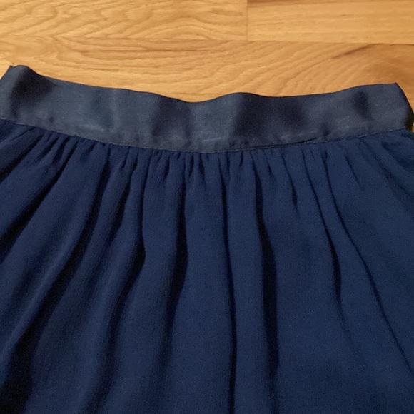 Forever 21 navy blue skirt - Picture 2 of 3